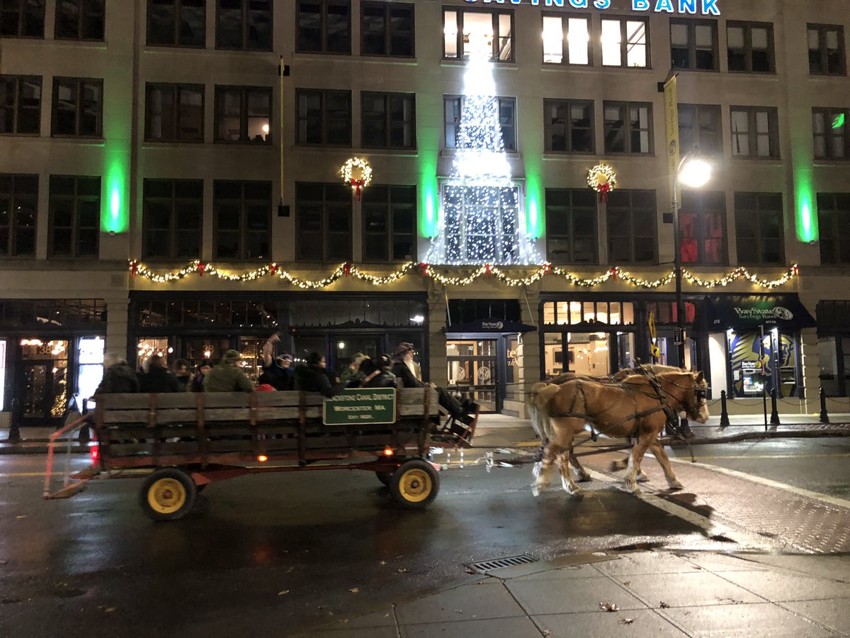 WPSPerformArts's tweet photo. #FestivalOfLights @TweetWorcester @worcesterpublic Beautiful night in the City! Saw loads of alumni, #SouthHigh #BMS #BHS students! Thank you #RiceSquare, #Roosevelt, #SouthHigh, #BurncoatHigh https://t.co/6dwWzNHFV6