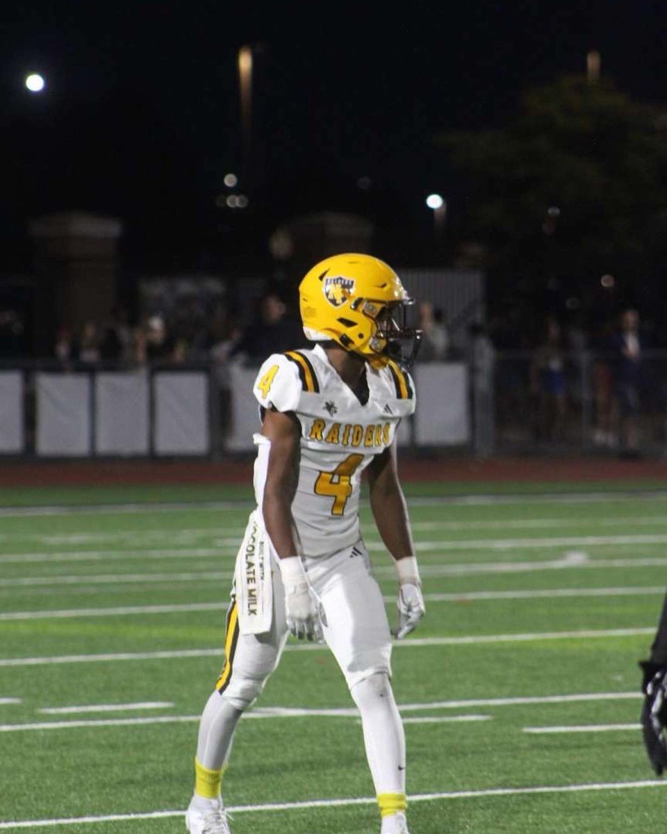 Checkout my Junior Season Highlights hudl.com/v/2MhKvP
Tranier Alexander
-3.2 GPA
-5’8 150 ATH
-2 Year Varsity Starter
-4 Games played