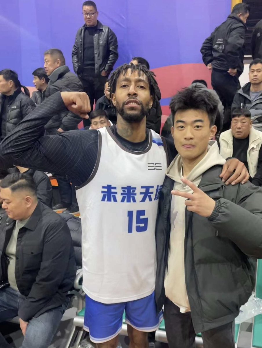 BStarr_2's tweet photo. Chris Tucker Jackie Chan I’m out China making plays 🇨🇳 https://t.co/3F5A9KWT39