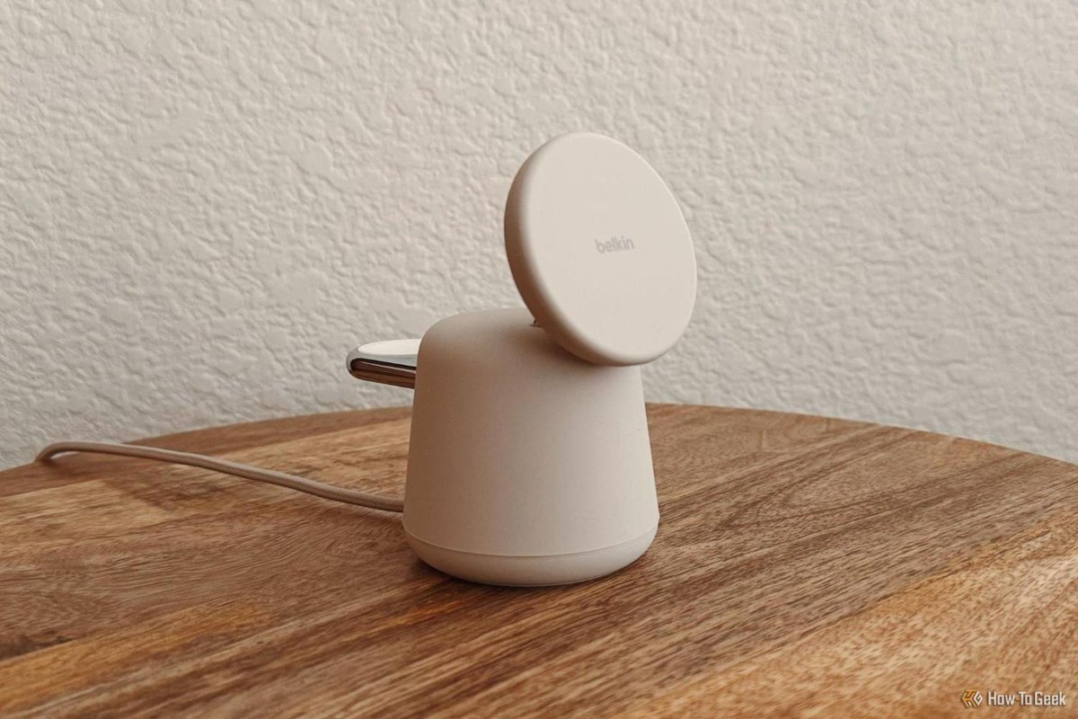 Belkin BoostCharge Pro 2-in-1 Review: Minimal MagSafe Made For StandBy howtogeek.com/belkin-boostch…