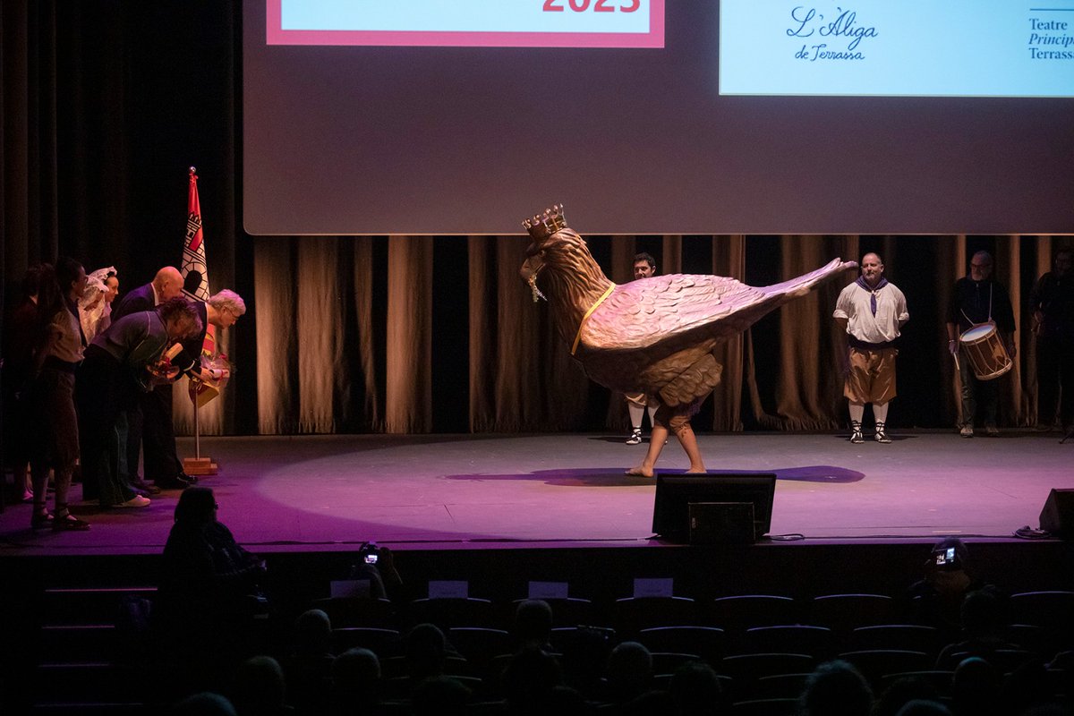 📌 Avui he assistit a l'acte del Terrassenc de l’Any, organitzat pel <a href="/CCElSocial/">El Social Terrassa</a>, que ha reconegut la trajectòria de 3 terrassencs/ques:

👕 La dissenyadora <a href="/merce_paloma/">Mercè Paloma</a>.
💼 L'empresari i sardanista Ramon Pons.
🎼 La música i exregidora <a href="/Rosa_Ribera_trs/">rosa ribera mitjavila</a>.

👏 Enhorabona als 3!