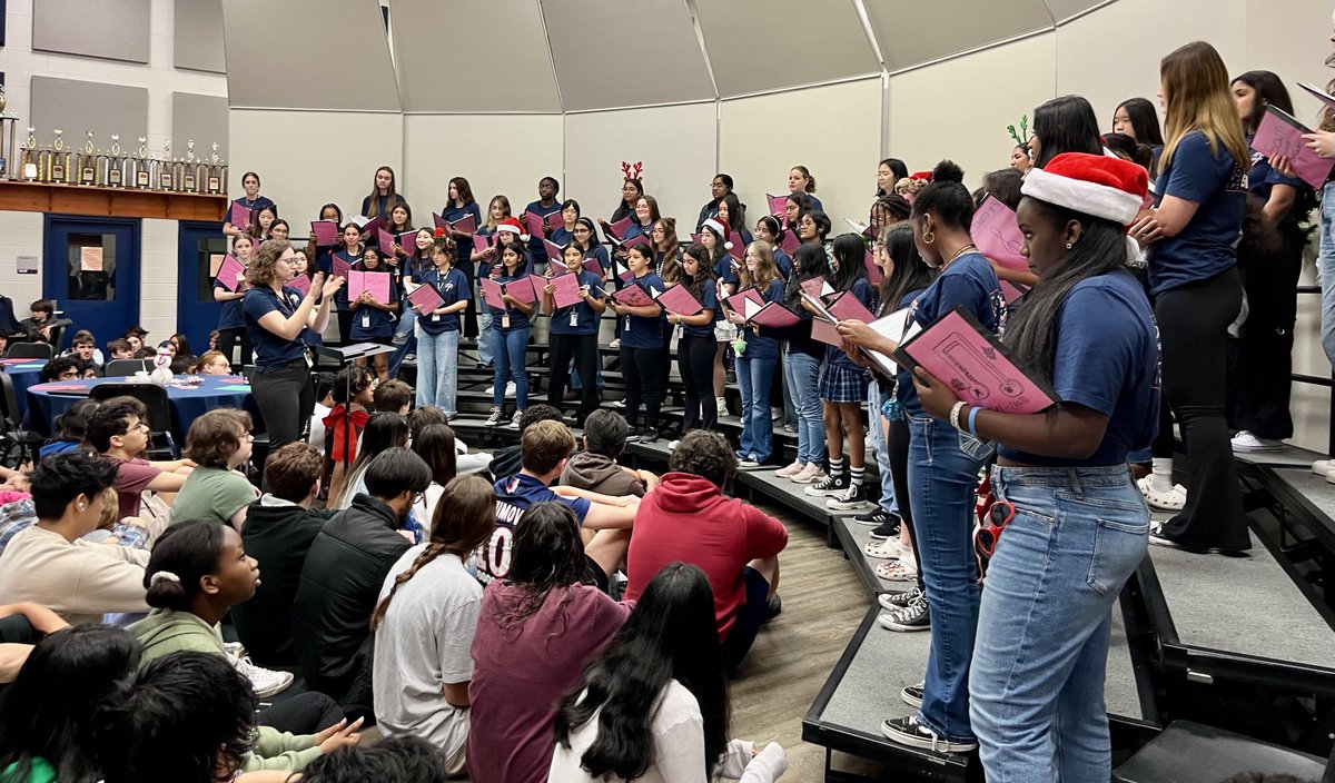 Getting in the festive spirit at SLHS. Thanks ⁦⁦<a href="/SevenLakesChoir/">Seven Lakes HS Choir</a>⁩ for the entertainment, the hot chocolate and for letting me join y’all for your Christmas medley!