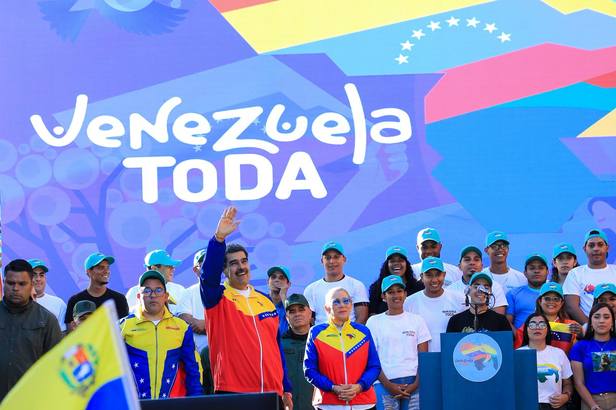 NicolasMaduro's tweet photo. Agradezco a los movimientos y partidos políticos del Gran Polo Patriótico y de la Oposición que se han sumado a la causa nacional. Llamo a las bases populares de toda la oposición venezolana para que salgan a defender El Esequibo. ¡Viva la Unión Nacional! ¡Viva la Unión del Pueblo en las Bases!