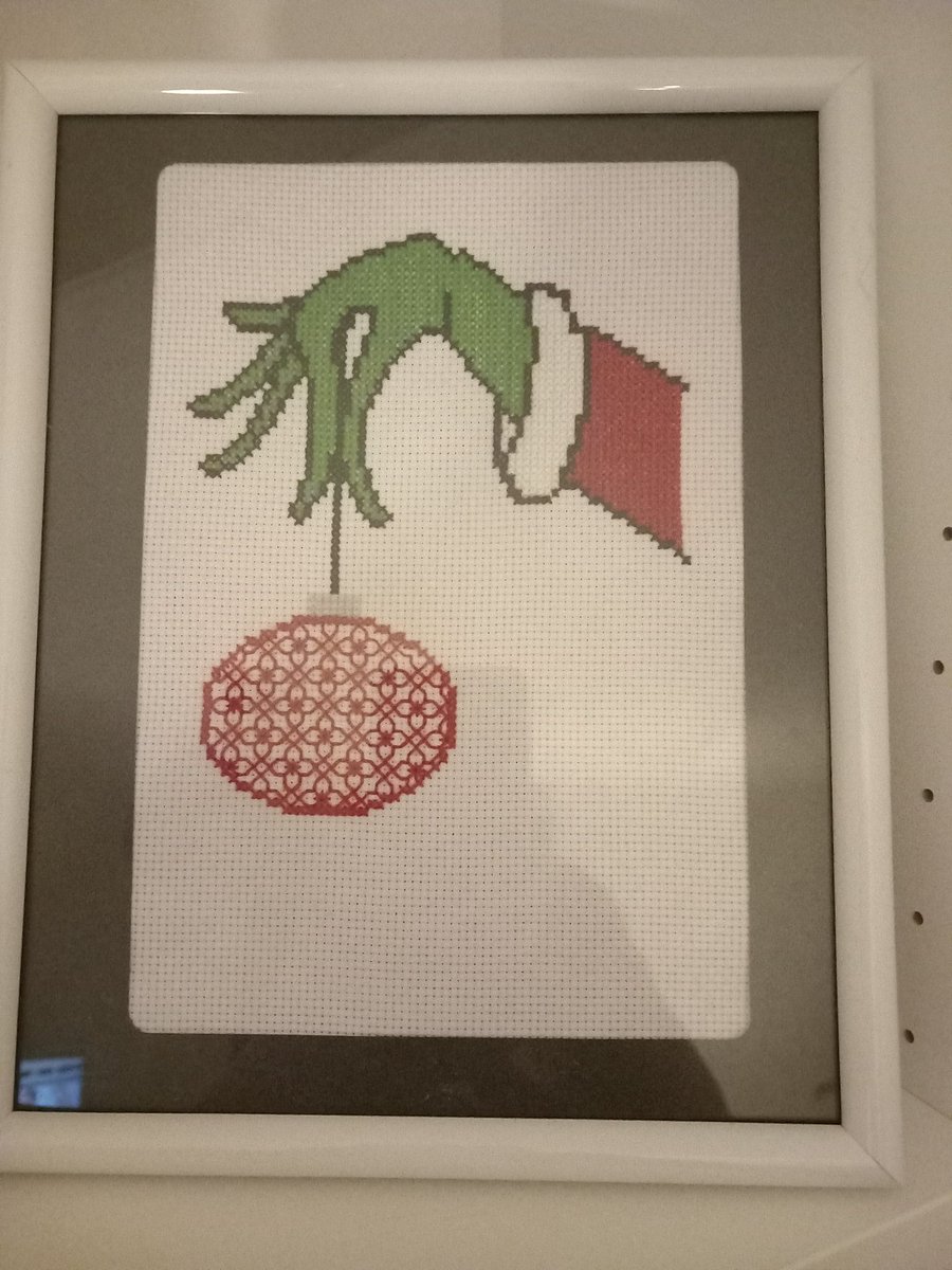 LenaWikstrom's tweet image. När allt är åt helvete och man mår skit hjälper lite handarbete.