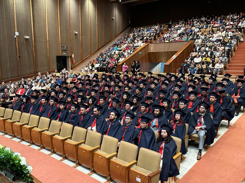 EPNEcuador's tweet photo. @FlorinellaM 🎓#GradosEPN | La #EPN felicita a los 117 nuevos profesionales de Ciencias, Ingeniería Mecánica, e Ingeniería Química y Agroindustria.
¡Gracias por llenar nuestro corazón de #OrgulloPolitécnico🦉! https://t.co/FNfK5XvgW4