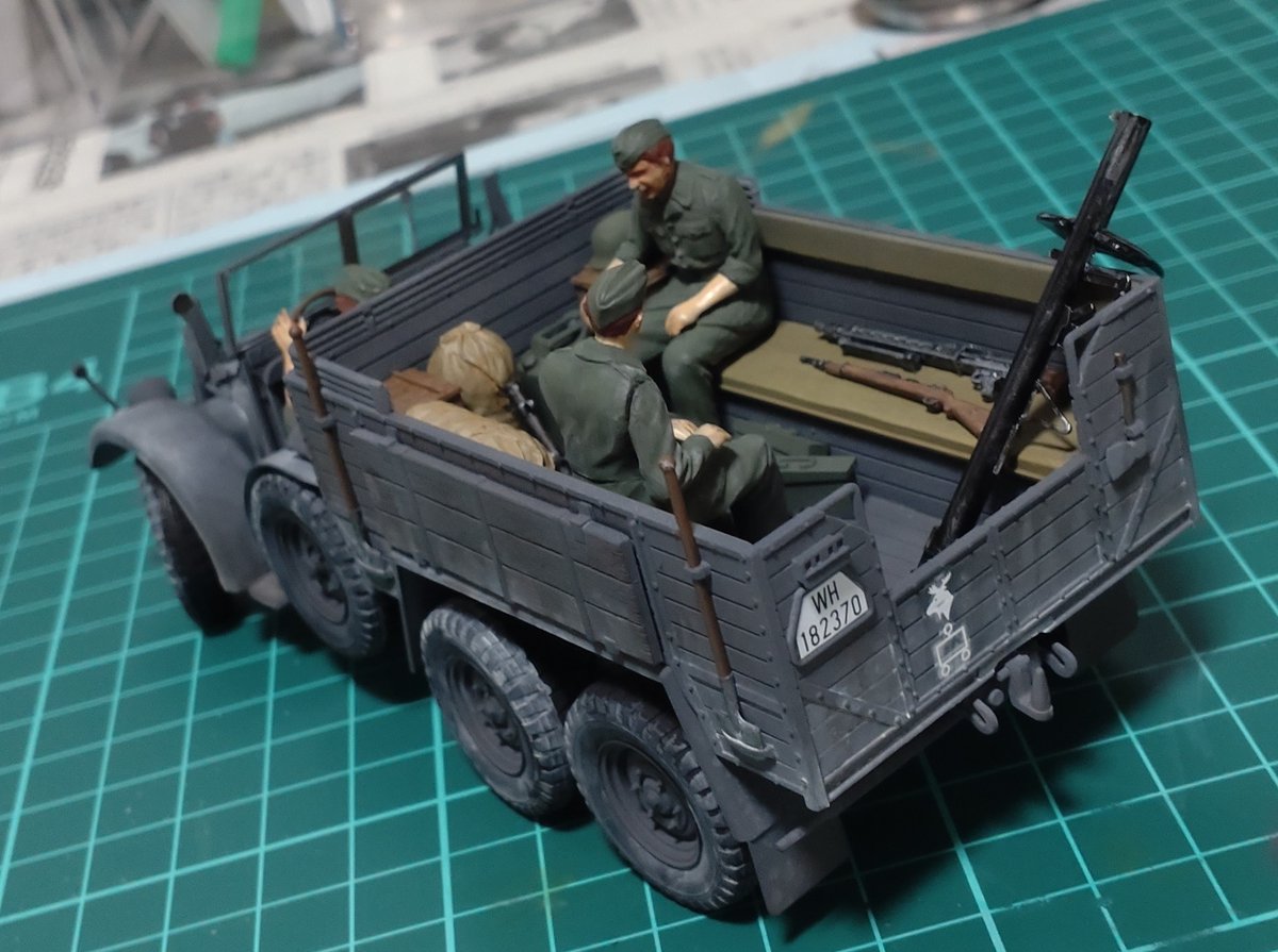 plamon1014's tweet photo. タミヤ 1/35 ドイツ クルッププロッツェKfz.70兵員輸送型の完成です
特に難しい所もなくサクサク組めました
火器アクセサリーも沢山付属していて自分好みに配置できますよ
＃タミヤ ＃プラモデル https://t.co/UFZwXiNlld
