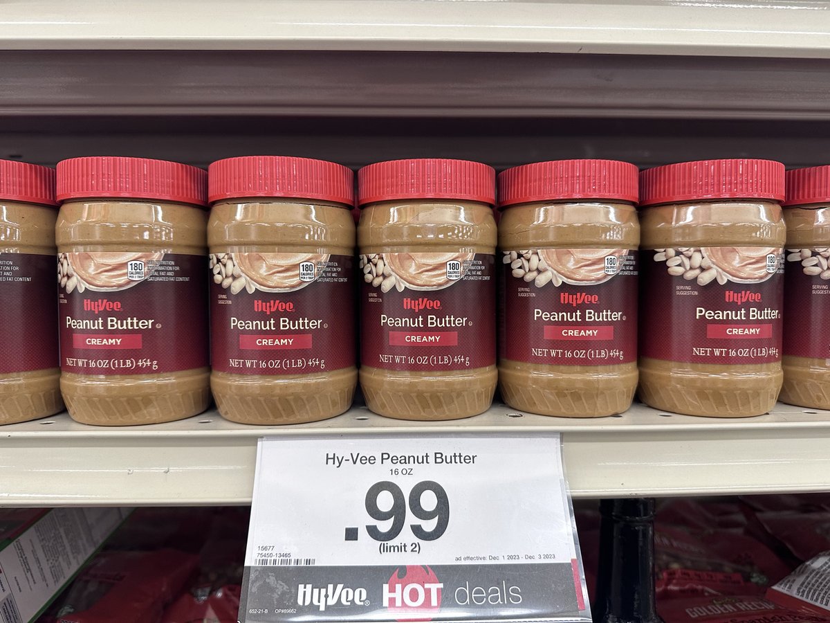 HyVeeTopeka's tweet photo. 🍪 👩‍🍳 Baking Sale 👨‍🍳 🍪 

Great saving at Hy-Vee this weekend! 
•Baking chips 99¢ NO LIMIT!!!
•Hy-Vee peanut butter 99¢
•Brown and powdered sugar $1.88
•4lb sugar $2.49

Baking season is here, stock up and save this weekend! https://t.co/OJajOaUQtT