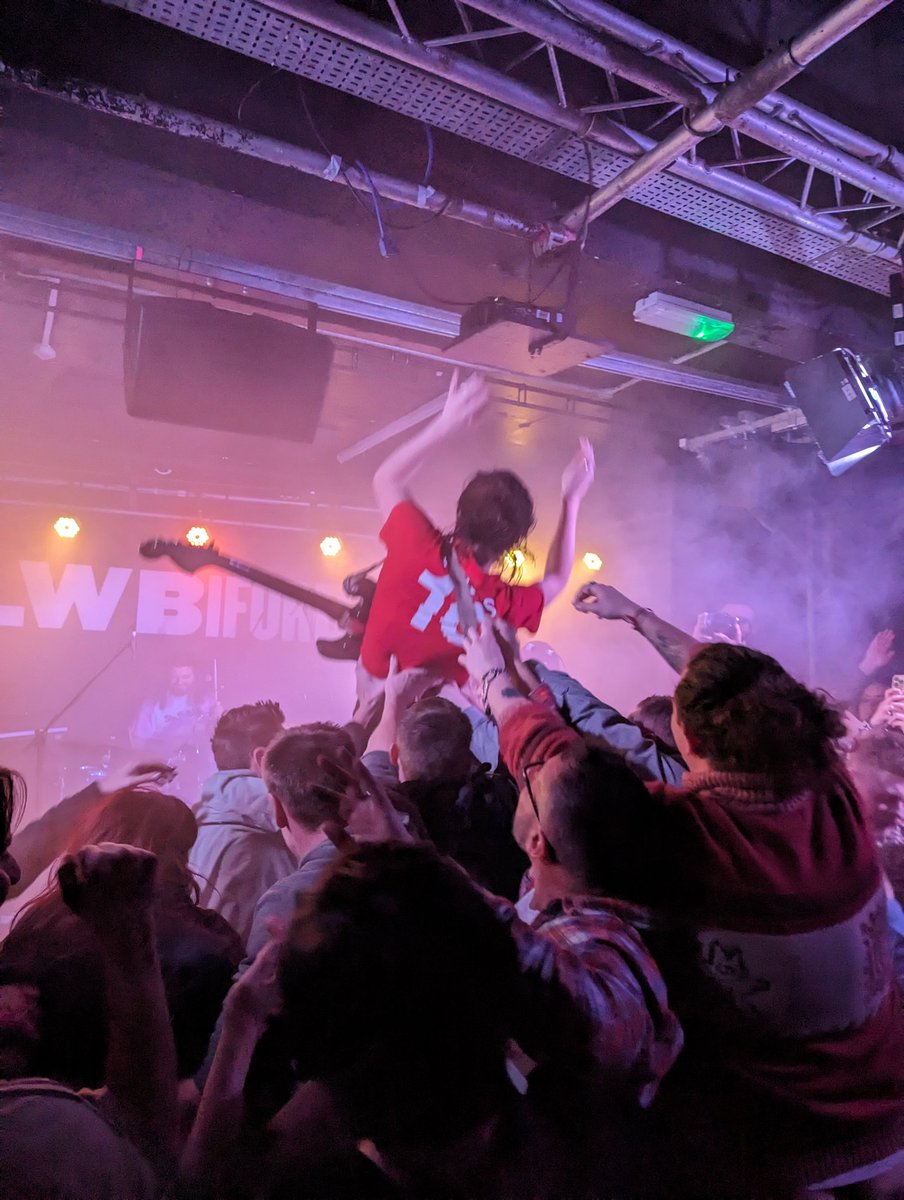 Djinja_Ninja's tweet photo. Thank you for an amazing gig at the legendary @ClwbIforBach and the sweaty kisses &amp; hugs at the end. We travelled from Manchester for this gig tonight and it was so worth it xxx @Trampolene_Band https://t.co/c8Qvo5jwcM