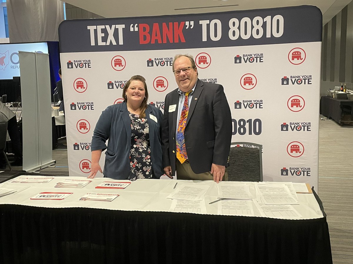 DThrockmorton_'s tweet photo. Our volunteers are fired up to #BankYourVote at the @ohiogop State Dinner! https://t.co/yJ0LxoCujo