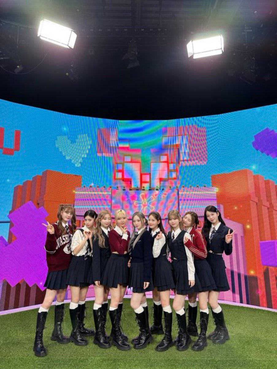 NiziU！デビュー3周年おめでとう！
韓国デビューしてスケジュールも忙しいのにいつも笑顔を届けてくれてありがとう！
これからもずっとNiziU仲良くわちゃわちゃしててね！
NiziU大好きだよ💞
#NiziU #NiziU_3rd_Anniversary