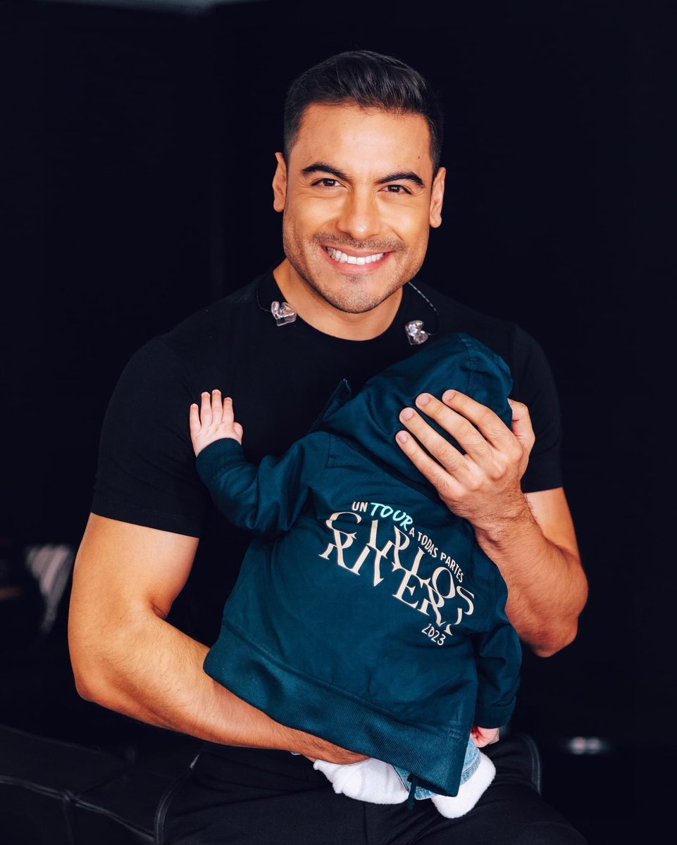 ClubPorTiUSA's tweet photo. Un tour en Sudamérica ✈️🦁 en la mejor compañía 🩷
@mikenoriega
@davidedwardwest
@jjuarezww
@westwoodfans
@WestwoodEntt
@Sonymusic
@CR_ClubPorTi
@ClubPorTiUSA 
@_CarlosRivera https://t.co/CVjjx5DyEh
