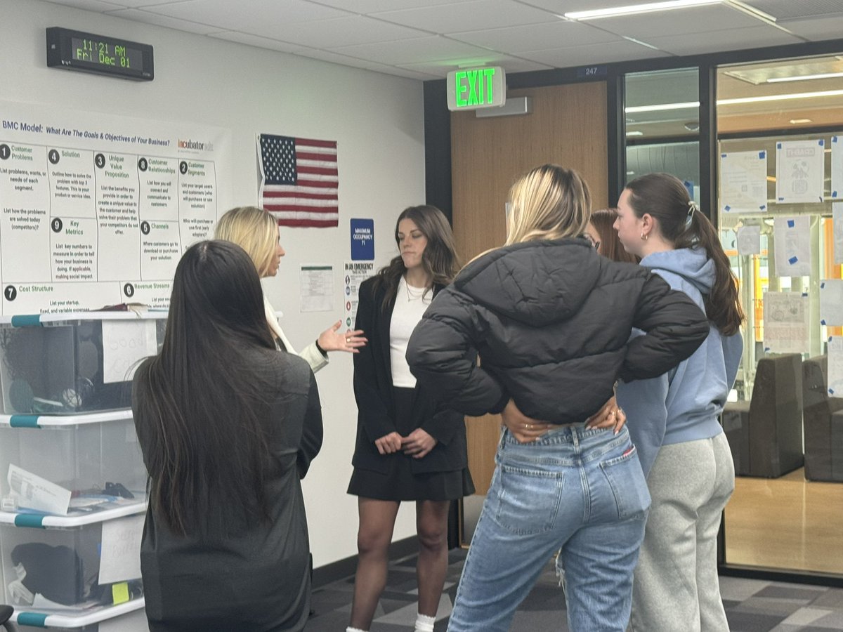 EPICCampusLPS's tweet image. Pinnacle Real Estate came and spoke to our real estate students and provided lunch! Students learned about commercial real estate but also how important it is to have a good work ethic and find a culture that fits them!  #futurerealtor #workforcereadiness #itsEPIC