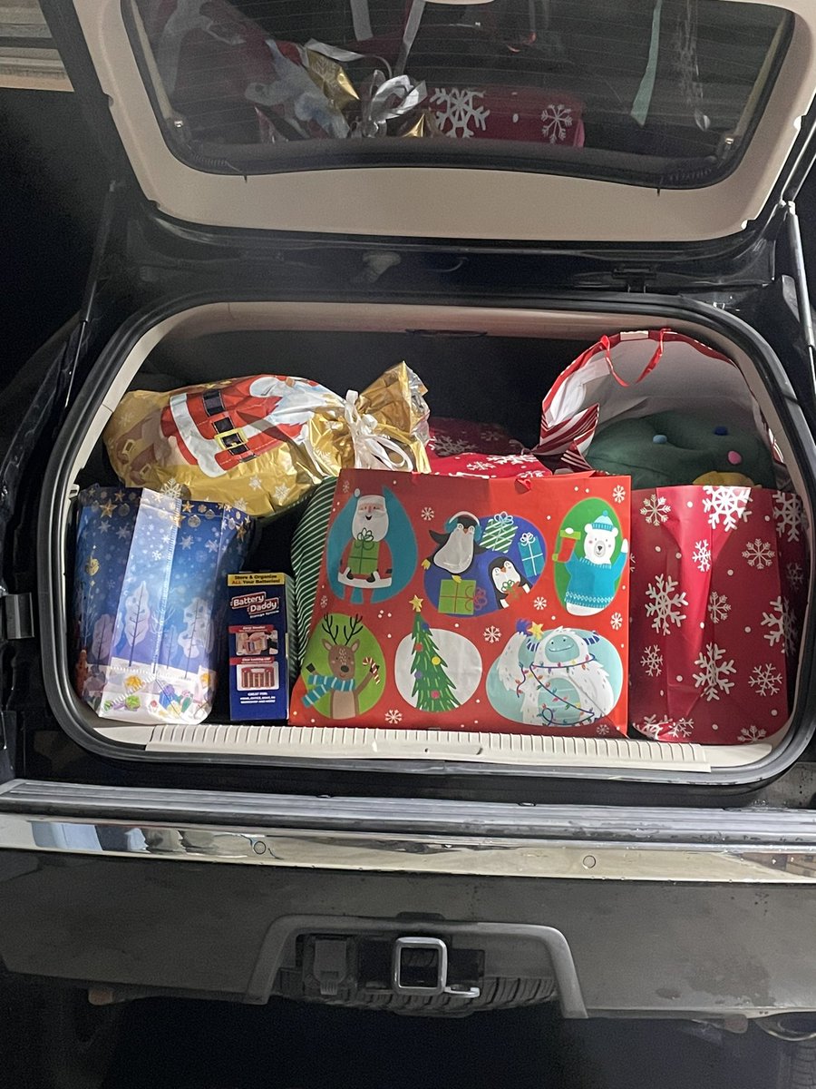 MarlaKeck's tweet photo. I filled Santa’s Sleigh and he’s on his way to @HitCountryKI to drop it all off for the  #WeCare telethon 🎄🎅🏼 https://t.co/4e43WEeTPq