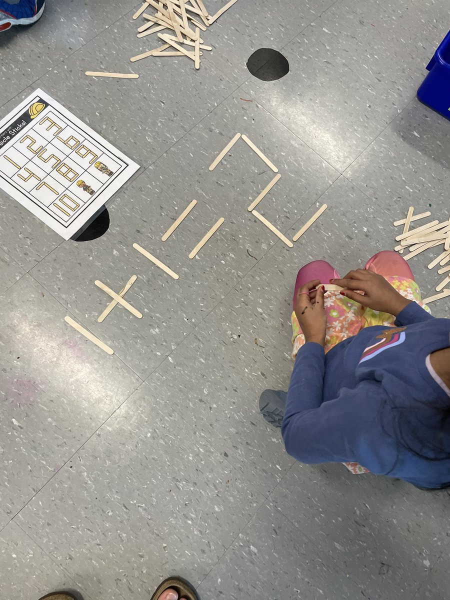 mrsbowesteaches's tweet photo. I love how a simple provocation during Math centers can open up a world of learning! #provocation #numbersense #addition #popsiclesticks https://t.co/UNjH9AfuVl