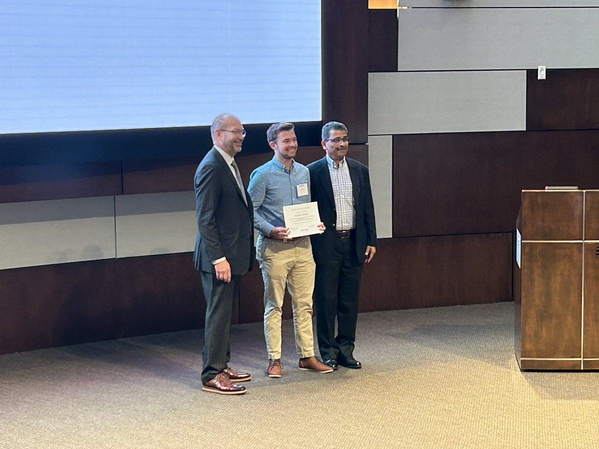 Exciting day for our lab. UG student Hunter Helvey won 2nd place in the End2Cancer poster competition! Research funded by @AmericanCancer. Congratulations!! @StephensonCC @OUResearch @sbme_ou @rramesh77315828 #End2Cancer