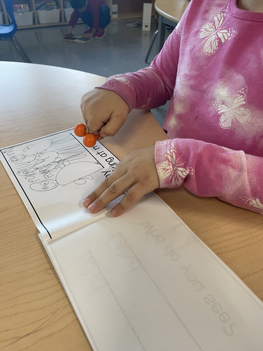 mrsbowesteaches's tweet photo. This afternoon we spent time reading our family books inspired by Eric Carle. We can’t wait to bring them home to share with our families. Families are special no matter what they look like. #celebratefamilies #family #patternbooks https://t.co/gsSwu9tsey