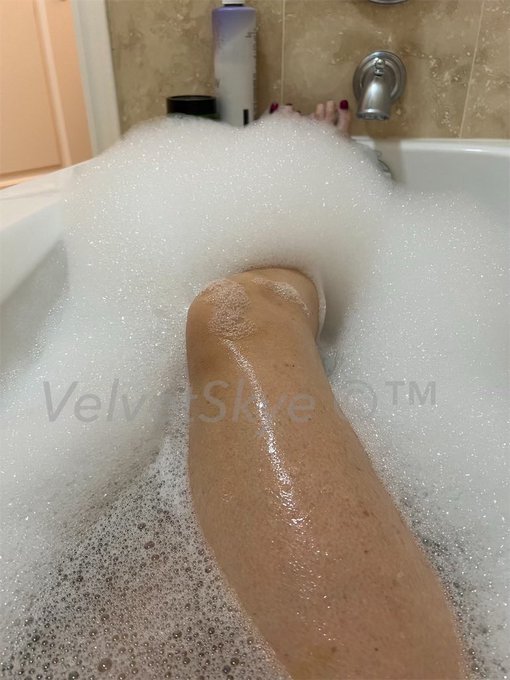 psssst there is a limited 2 day discount on my OnlyFans&hellip; link in bio https://t.co/B0gas0zaN5