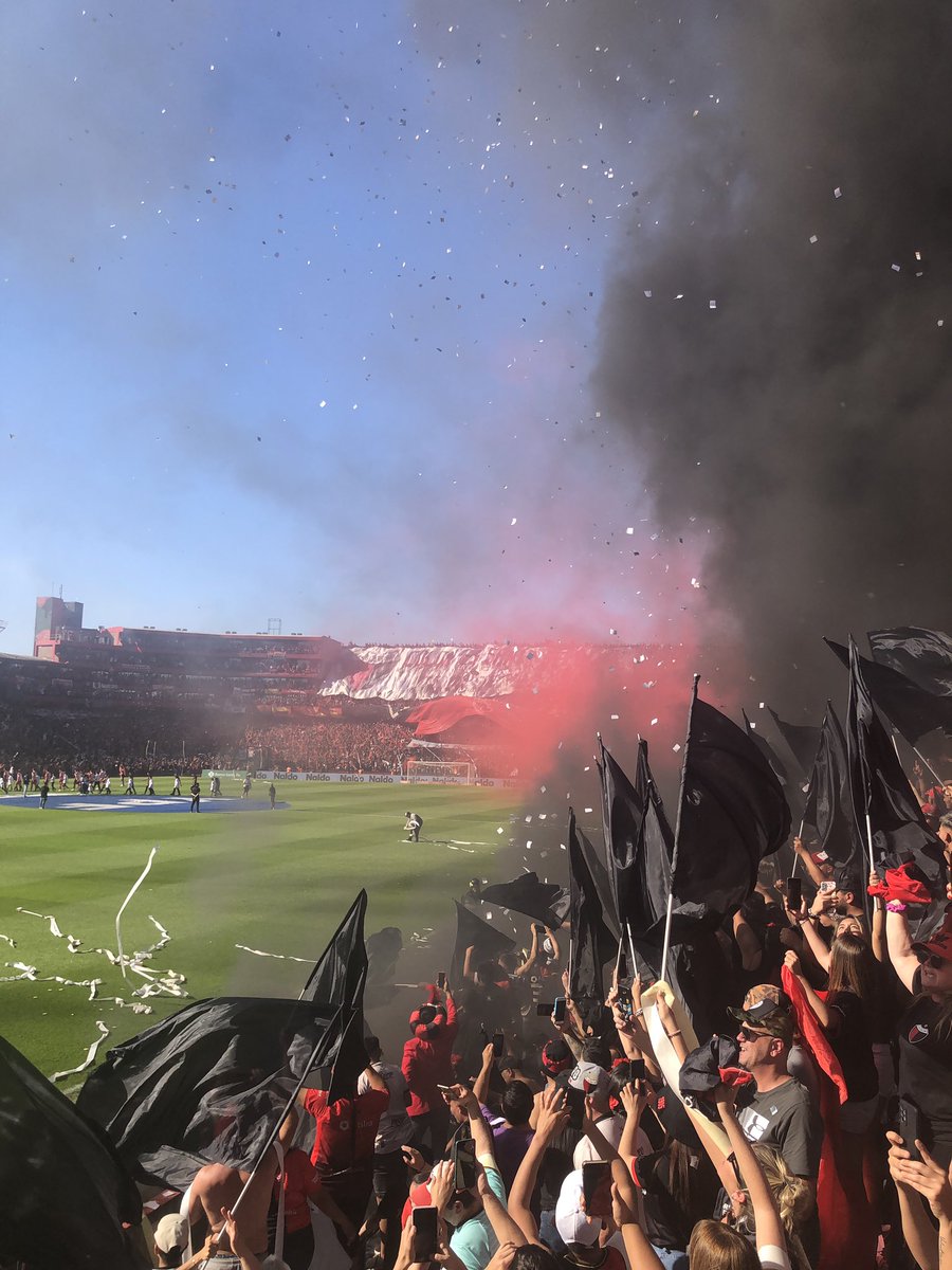 aquilesno's tweet photo. Cuando la soberbia te domina, se pagan consecuencias. El tiempo y los resultados te dejan desnudo. Es que no alcanza con “el viejo zorro, hace tiempo que no funciona más así. Tremenda tristeza deportiva. Toca bajar para subir mejores. Siempre Colón ❤️🖤 @ColonOficial https://t.co/E98X97BxBH