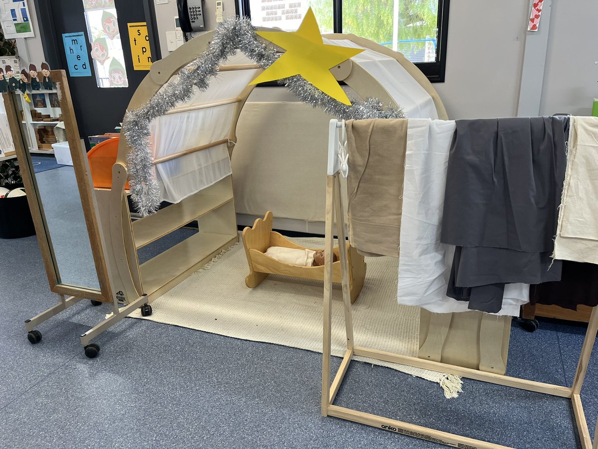 MrsNicoleBailey's tweet photo. Our final setup for the year! Christmas is about joy, hope, peace and love and much reflection. My time at SH has brought me so much JOY. I have great HOPE for what next year will bring. I LOVE what I do and pray PEACE be with you. #walkerlearning #earlychildhood #inquiry https://t.co/VsfDMQqybx