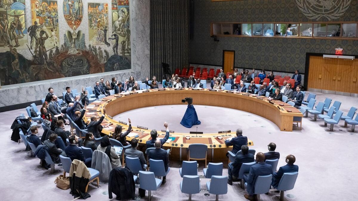 The #UNSC today adopted resolution 2713 confirming arms embargo on Al Shabab & resolution 2714 clarifying no arms embargo on the Somali government. Resolution 2714 enables #Somalia to equip its Security Forces to gradually take over security responsibilities from @ATMIS_Somalia.