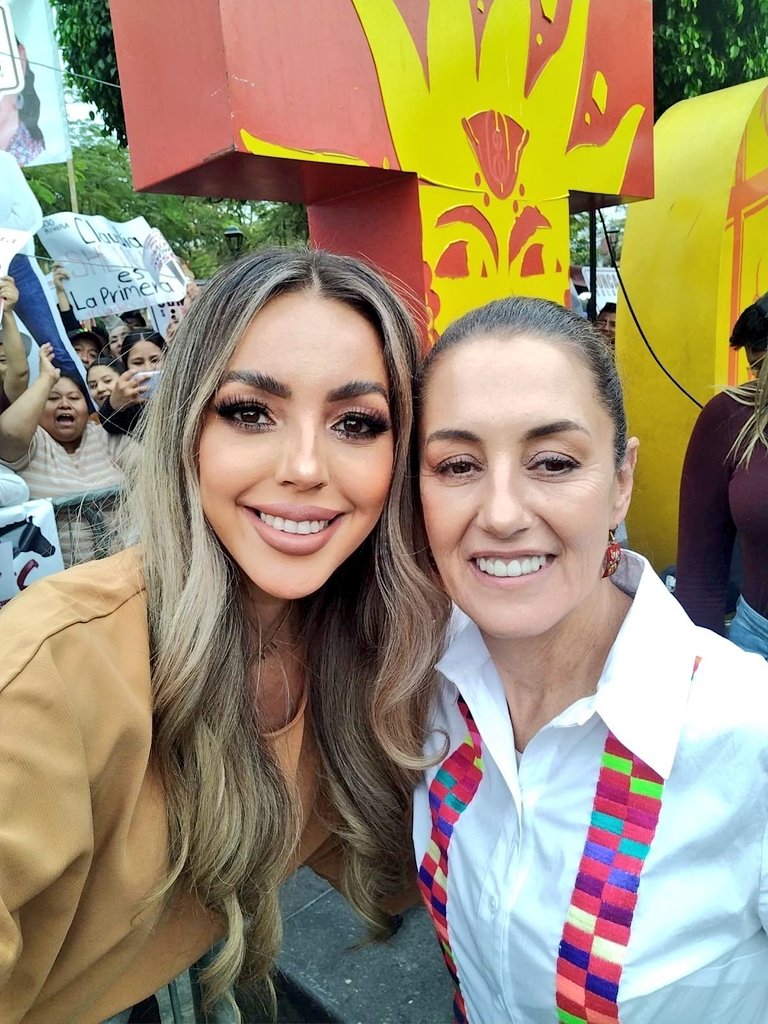 YussaraCG's tweet photo. Aquí ando en Tonalá, Jalisco con nuestra Próxima Presidenta de la República @Claudiashein, les mando un abrazote con mucho cariño. 🫶 #LasPrimeras #EsTiempoDeMujeres #Morena #ClaudiaPresidenta2024 https://t.co/IU8UrwLYDI