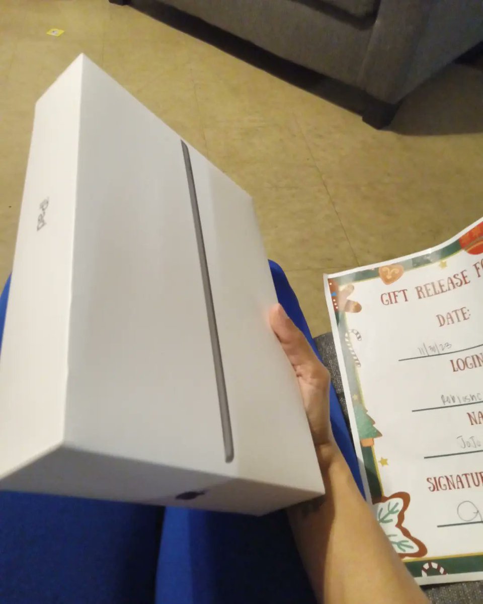 _Badazzredd_'s tweet photo. Went to the bathroom and came back and saw a message on my screen telling me to come downstairs to spin the wheel and win a prize. I be so tired but I'm so damn proud of myself😊. https://t.co/mEFwanno7T