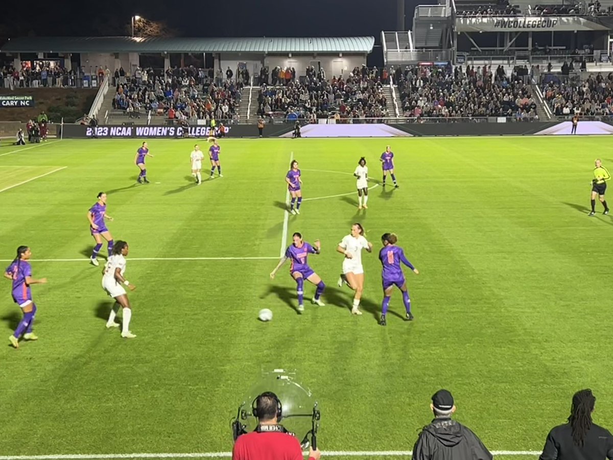 HateUSC's tweet photo. Final Four 💜🧡🐅🐾⚽️ https://t.co/Z9H4wiRSqR