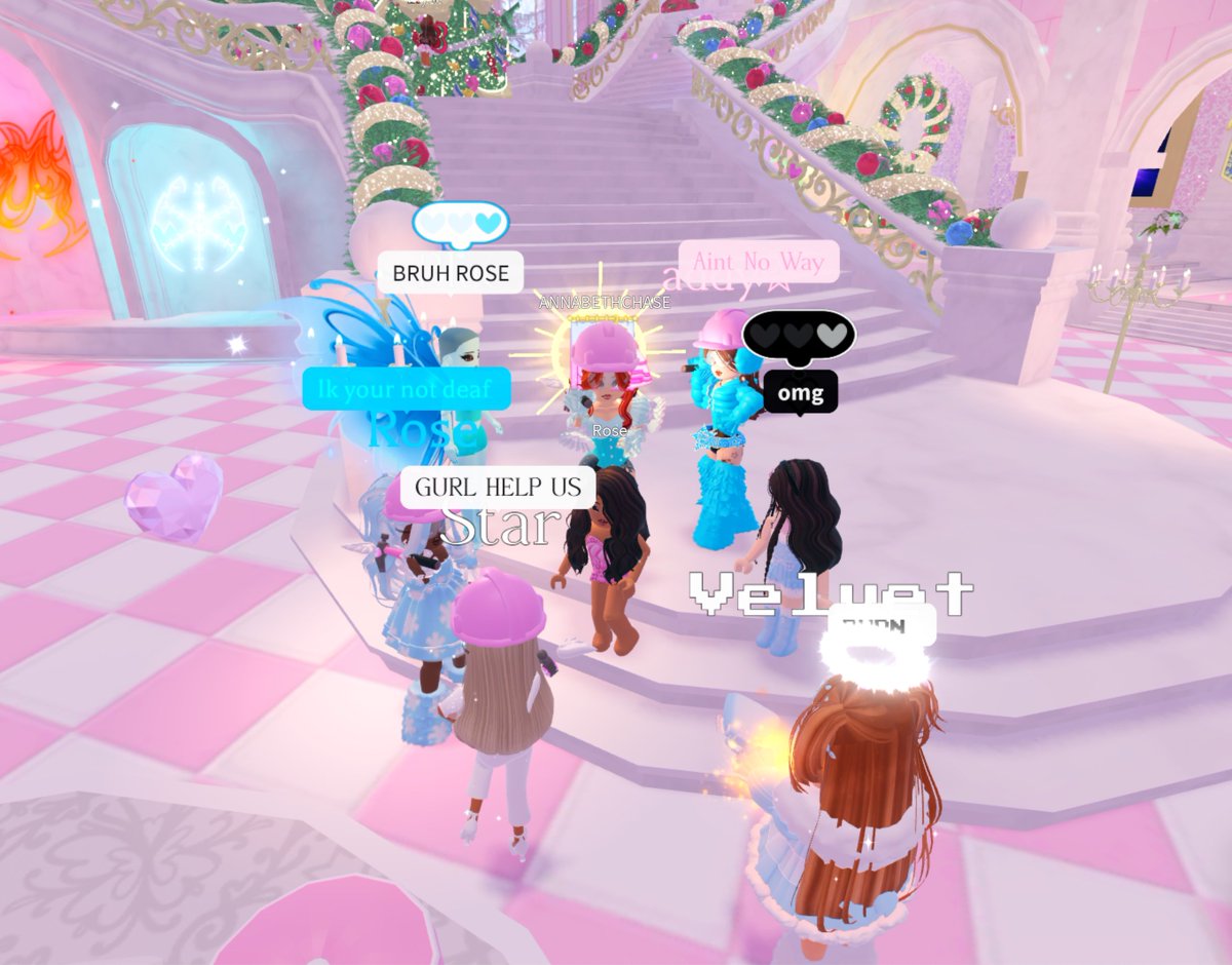 urnervousgf's tweet photo. me &amp; the girlies casually causing ruin to the castle <3 also special thanks to @RoyaleLunaa for her tree tut!!🤭 #royalehigh #royalehighchristmas #ROYALEWINTER #TIMBURRR https://t.co/8wUXYo8XlE
