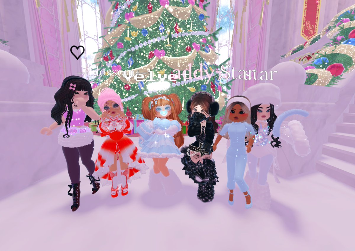 urnervousgf's tweet photo. me &amp; the girlies casually causing ruin to the castle <3 also special thanks to @RoyaleLunaa for her tree tut!!🤭 #royalehigh #royalehighchristmas #ROYALEWINTER #TIMBURRR https://t.co/8wUXYo8XlE