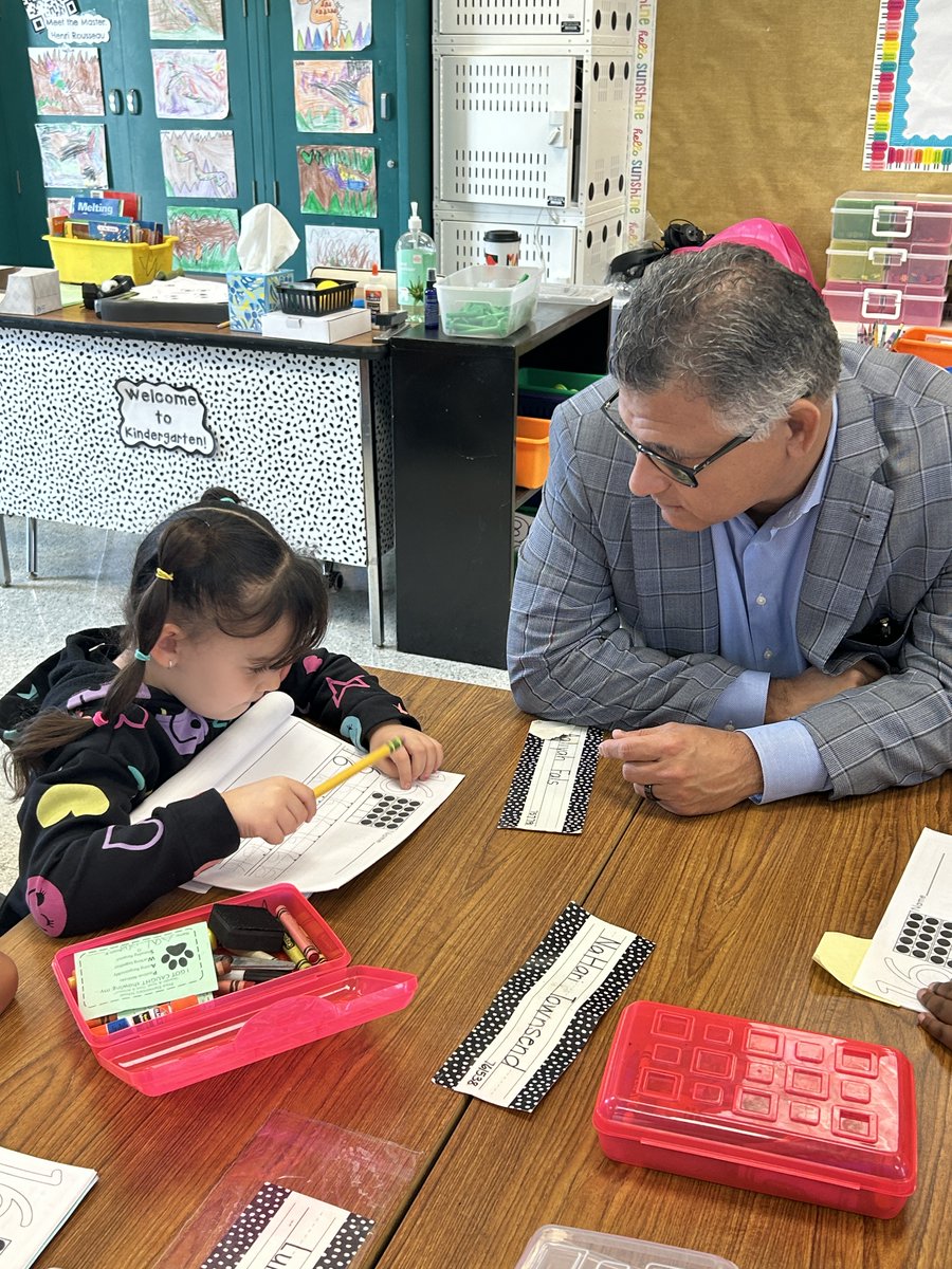 PricePanthers's tweet image. Superintendent Dr. Garcia came to visit classes at Price this week! It is always fun showing him all amazing things happening at Price! @DowneyUSDSupt