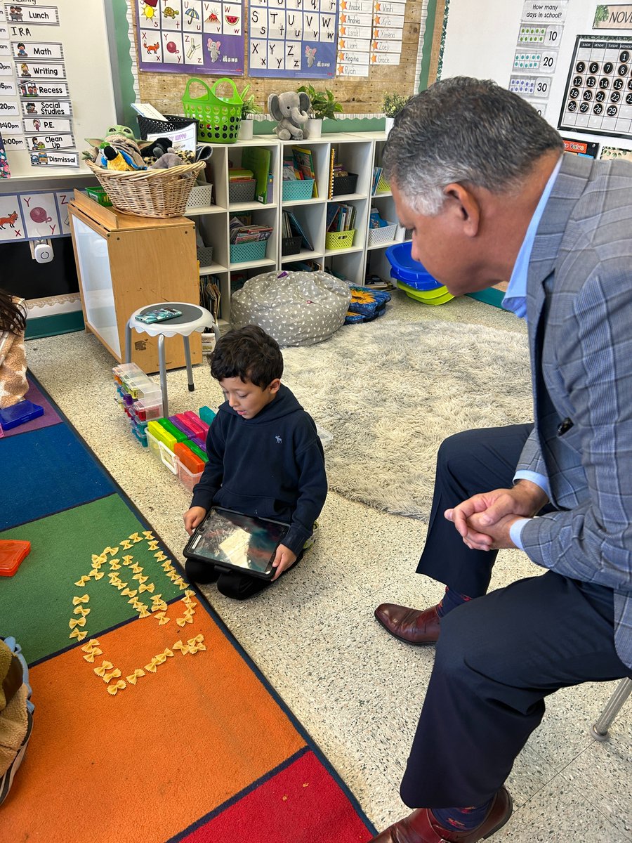 PricePanthers's tweet image. Superintendent Dr. Garcia came to visit classes at Price this week! It is always fun showing him all amazing things happening at Price! @DowneyUSDSupt