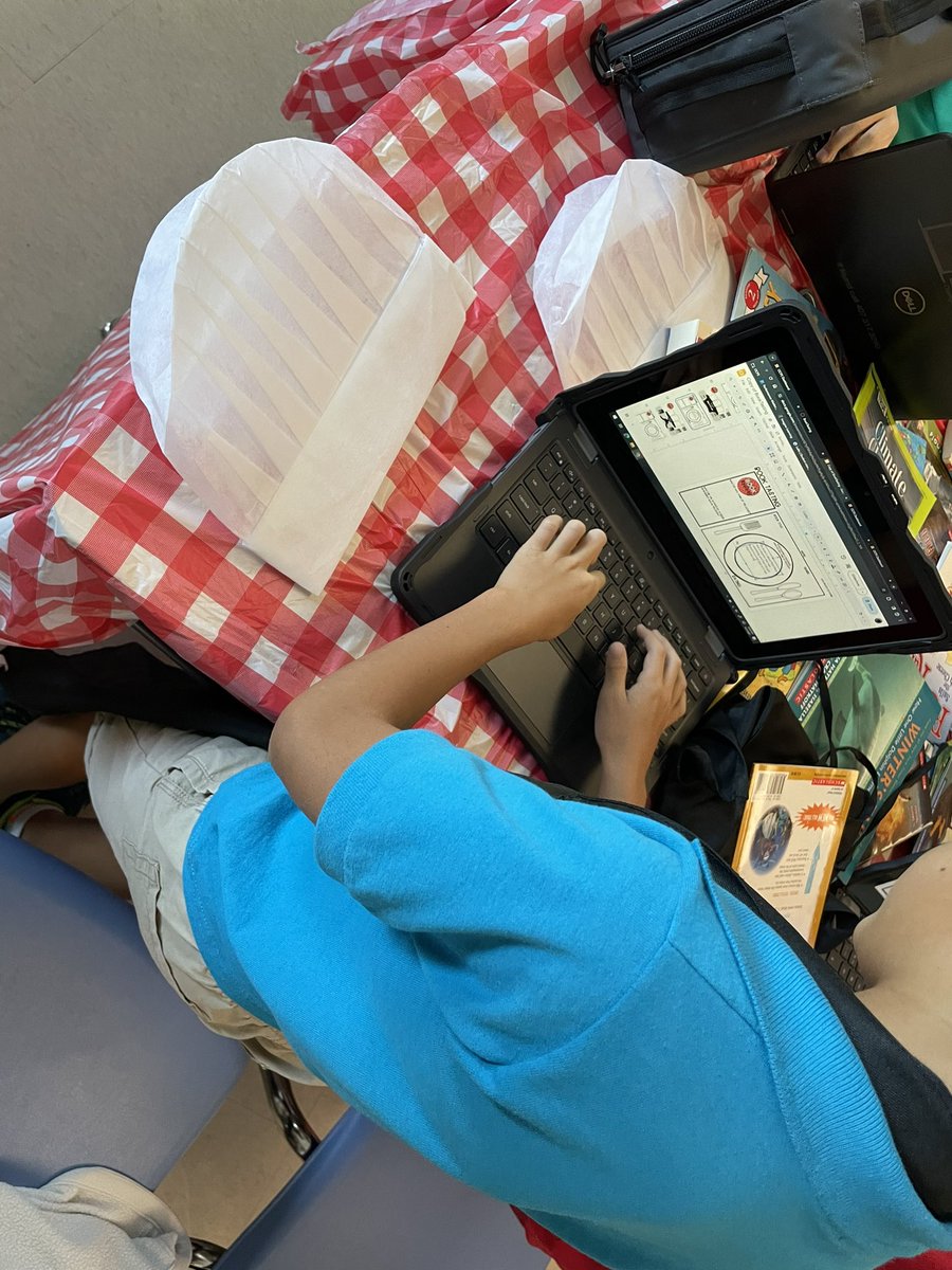 MrsEllisin4th's tweet photo. Today was jammed, packed full of fun learning. In ELA we reviewed and practice our skills with digital book tasting. In math, we continued working with creating &amp; comparing  fractions in Ellis' Reading Smoothie Café &amp; Pizzeria. #180daysinthelifeofateacher #classroomtransformation https://t.co/3WaAnliLq9