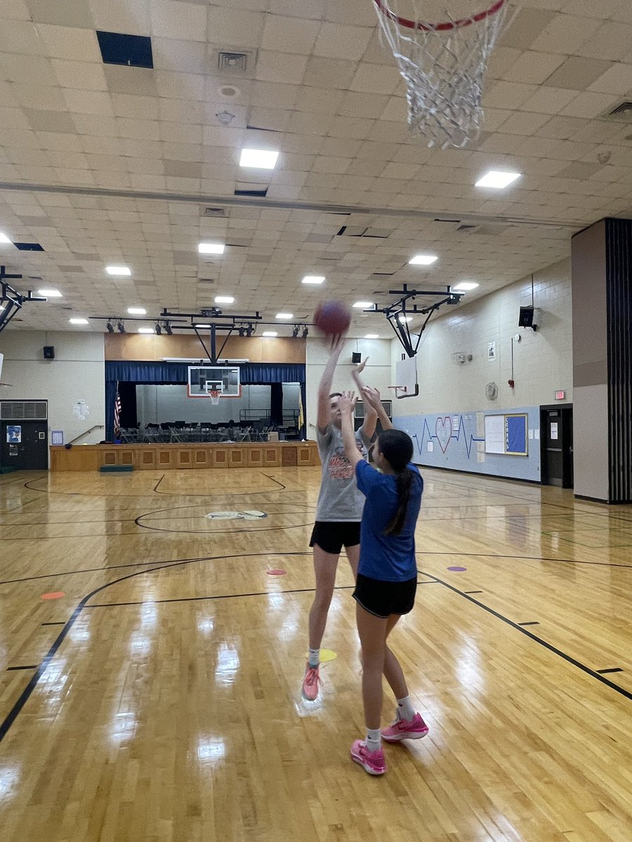 @AlliMcAndrew & @EmilyDonahue21 with a little Friday night shooting workout. #Keepimproving