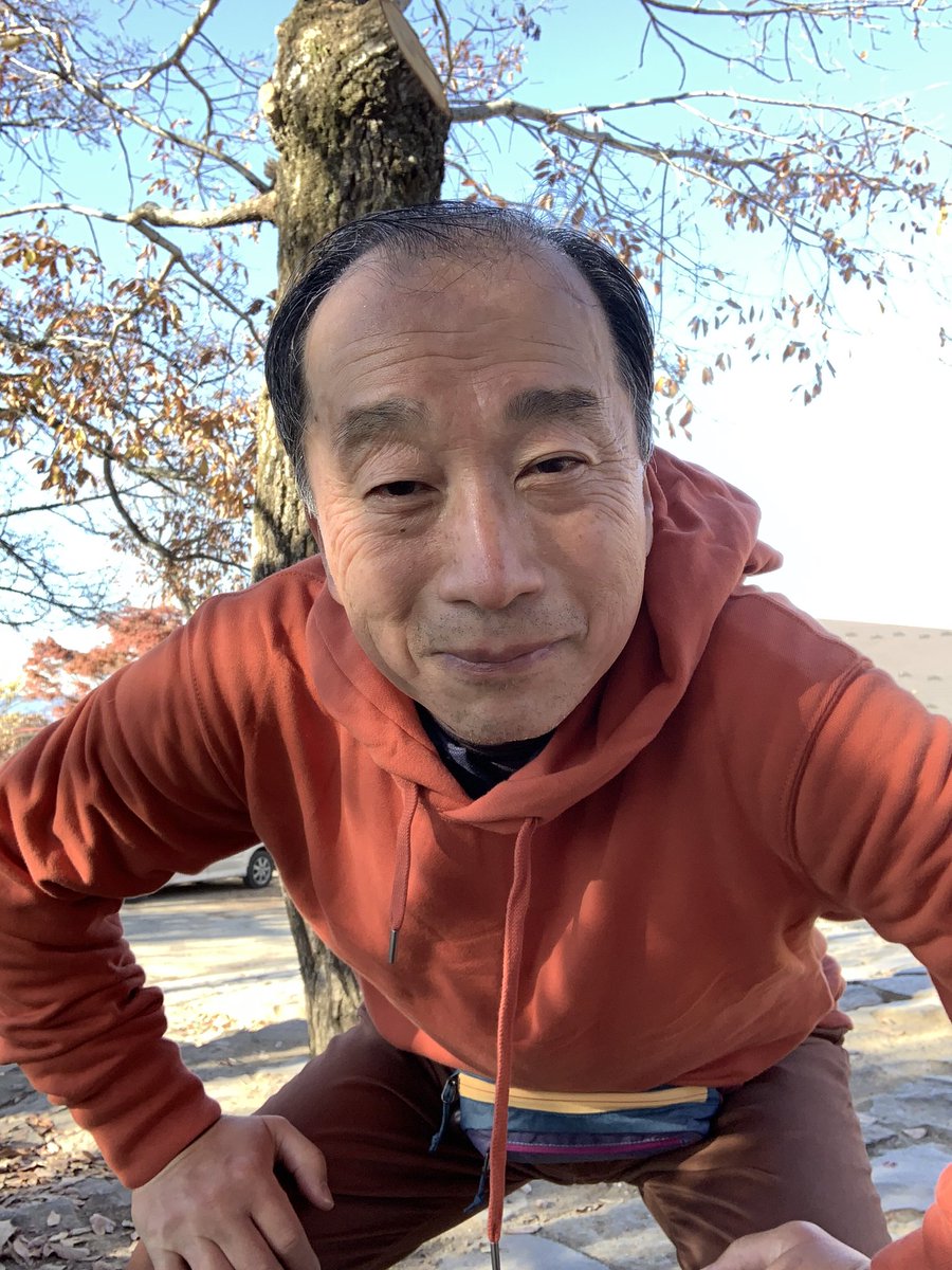 NaoyaAkai's tweet photo. 12月になってさすがに冬っぽくなりましたね🥶　インフルエンザなども相変わらず流行ってるようですが、63歳おじさんは、幸い高尾山を登るパワーを保持して師走に入りました🚶‍♀️ 寒いけど富士山綺麗で爽やかー⛰️

#高尾山
#富士山素敵
#師走 https://t.co/iQopr9H1sZ