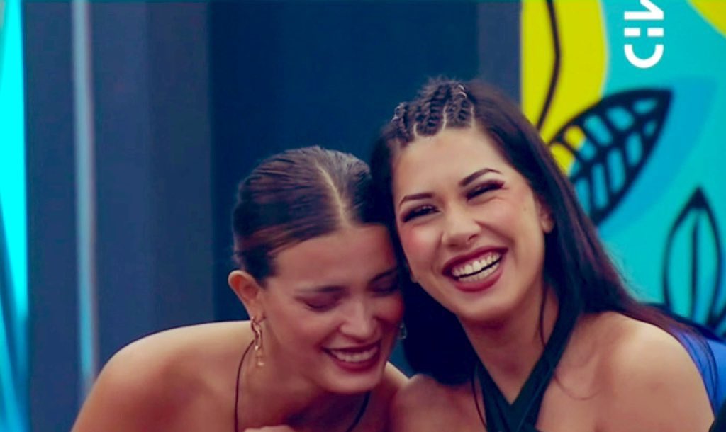 lovetokeniaos's tweet photo. solo quiero recalcar el buen comportamiento que tuvieron los fandoms tanto de Scarlette cómo de Constanza, dejamos las diferencias de lado y fuimos a tirar bonita vibra a nuestras favoritas.

#GranConstanza 
#TeamSkarcita https://t.co/14LMWctThM