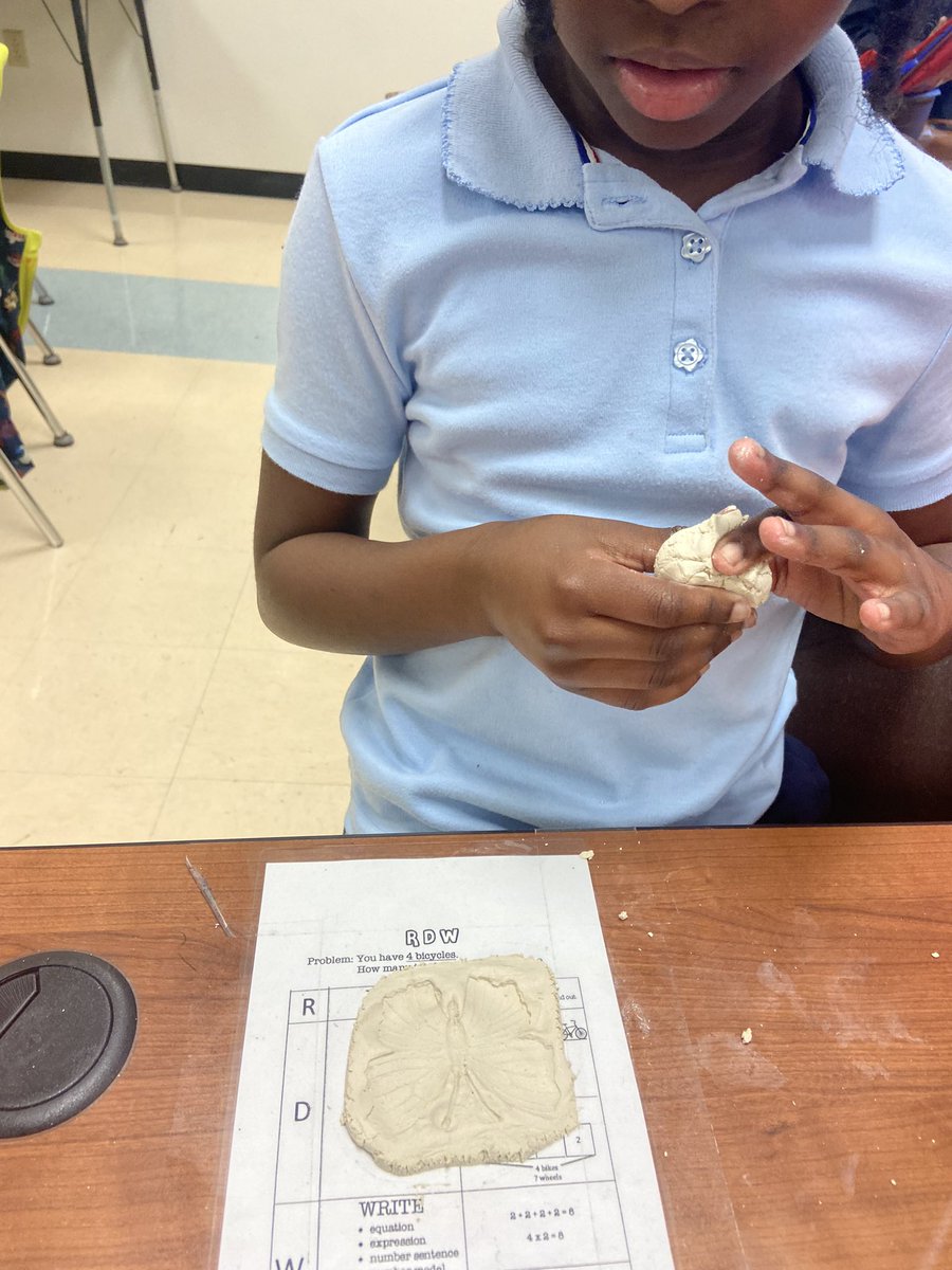 MsWilliams146's tweet photo. Lab Fridays!!! We made clay fossils today 😊😊😊 https://t.co/H9UChvK70E