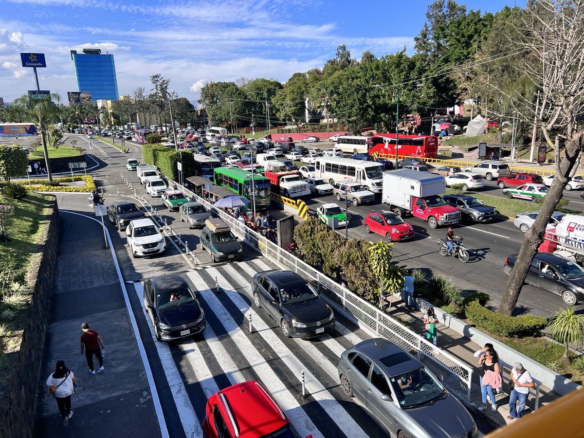 gerry19812's tweet photo. @PEDRO_REPORTERO @VialidadXalapa @ahuedricardo @ssptransitover Plaza americas 3 pm de hoy https://t.co/pJN2v7HBxP