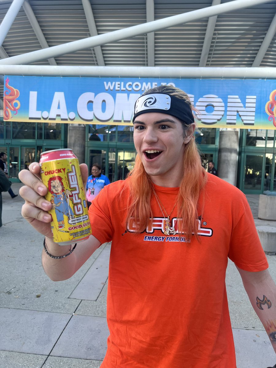 Somehow ended up at LA ComicCon 😳 Thanks @GFuelEnergy 🧡 If you’re here, find the orange man and check out the GFuel booth 🍊🔥