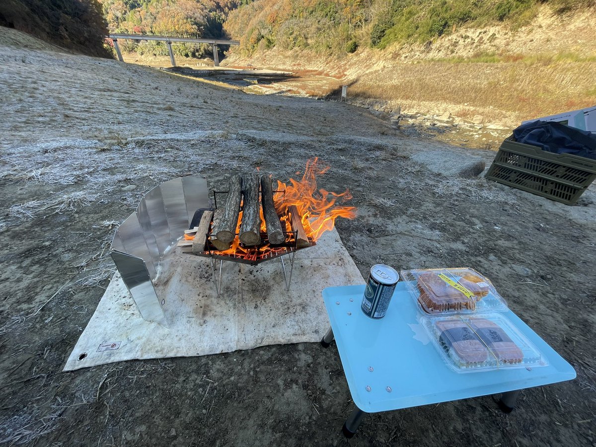 898989y's tweet photo. 思い出の地
朝スパムおにぎり
サーターアンダギー
コーヒー

愉悦！
充電開始😊 https://t.co/SPYgBMtVTB