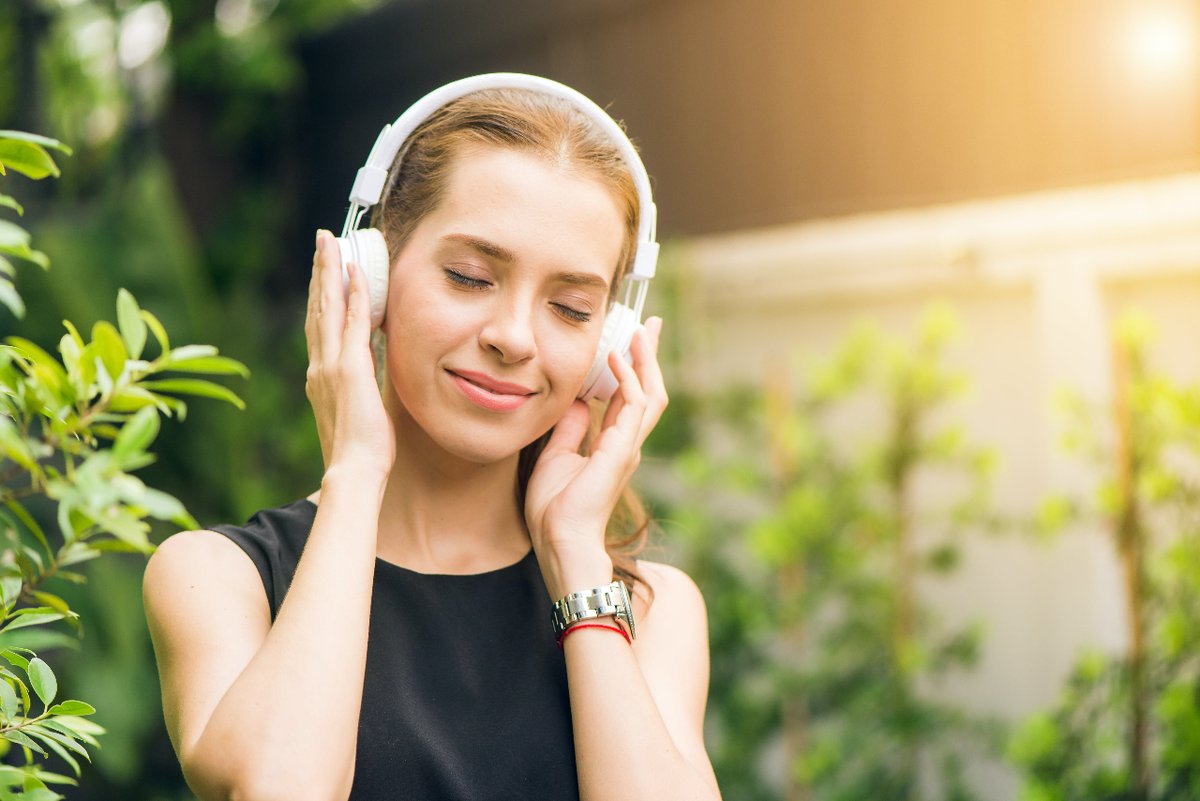 isleepwellrx's tweet image. 🎧 Ever tried audio relaxation for sleep? In our sessions, we&apos;ll explore various tools, including audio aids, to help you drift off peacefully. #AudioRelaxation #SleepTools