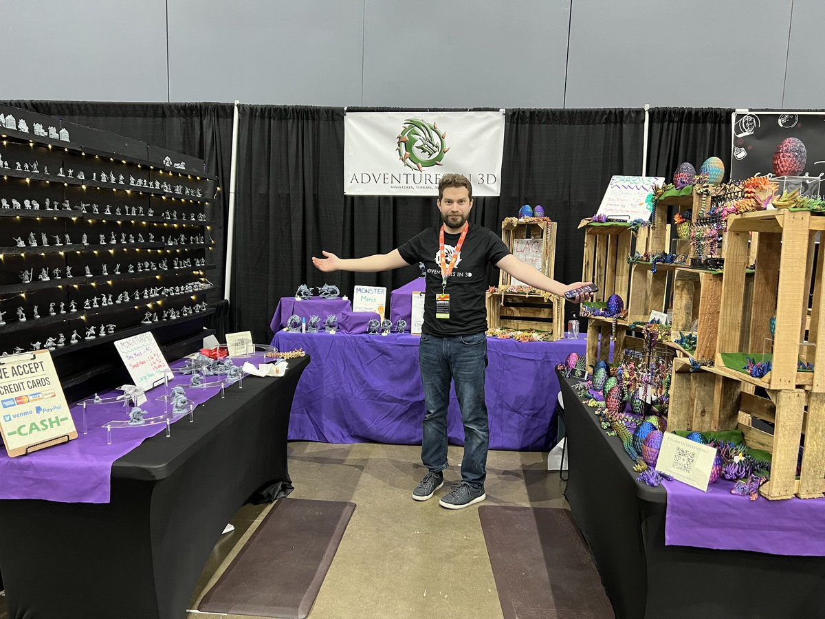 And we’re up and running! Come by and check out this set up! #lacomiccon #DnD #3DPrinting <a href="/Adventuresin3D/">Adventures in 3D</a>