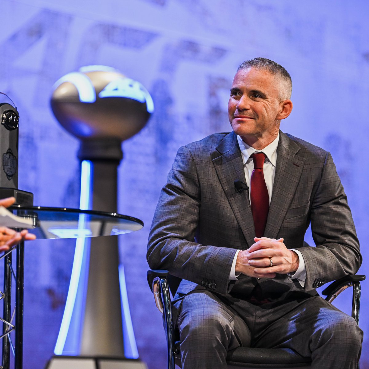 ACCFootball's tweet photo. 𝟮𝟬𝟮𝟯 𝗔𝗖𝗖 𝗙𝗼𝗼𝘁𝗯𝗮𝗹𝗹 𝗛𝗼𝗻𝗼𝗿𝘀 🏆

Congrats, Coach 🤝

Your 2023 Coach of the Year, Mike Norvell! https://t.co/r3BMCmgApm