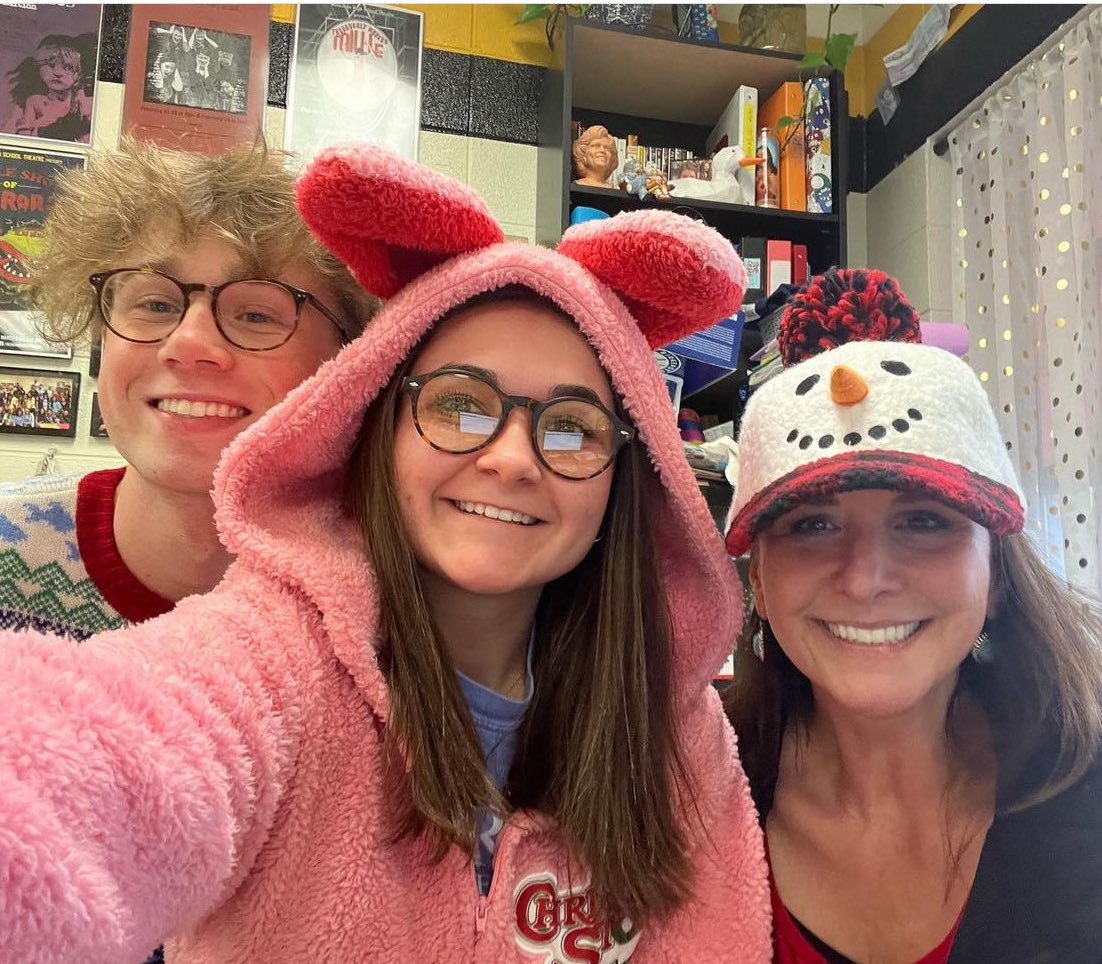 HHSEnglish10's tweet photo. Good times @ today’s Christmas Fun Lunch #hhsinteract https://t.co/7OmeC0VjZt