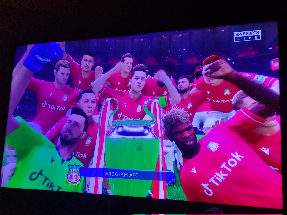Chino3se's tweet photo. unbelievable @Wrexham_AFC  champion of @UEFAChampios_es congratulation @VancityReynolds https://t.co/NdEu363984