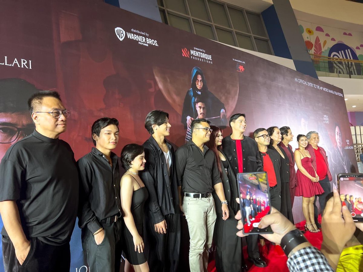 TheMallofAsia's tweet photo. #MOAExclusive: The cast of #MallariTheMovie welcomes fans and mall-goers to the biggest and scariest cinematic experience 🖤

Piolo Pascual, Janella Salvador, Gloria Diaz, JC Santos, and more joins fans for a special trailer preview of the upcoming #MMFF2023 Entry. https://t.co/v2JWpCKwKR