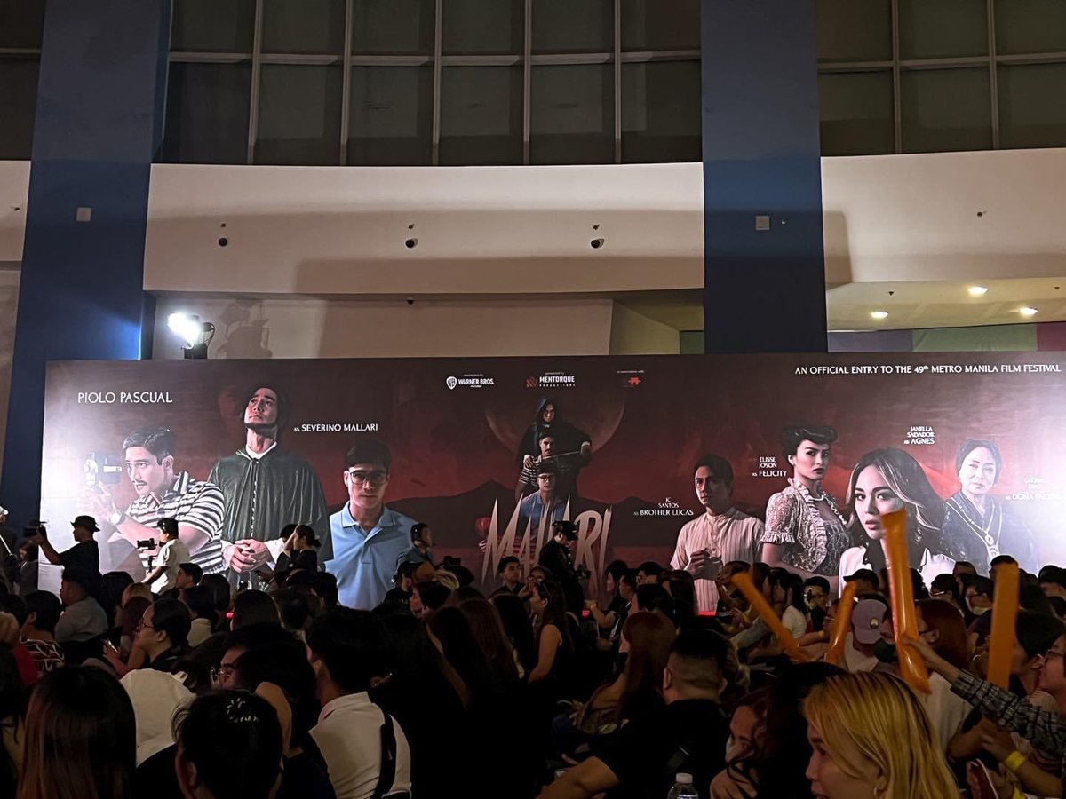 TheMallofAsia's tweet photo. #MOAExclusive: The cast of #MallariTheMovie welcomes fans and mall-goers to the biggest and scariest cinematic experience 🖤

Piolo Pascual, Janella Salvador, Gloria Diaz, JC Santos, and more joins fans for a special trailer preview of the upcoming #MMFF2023 Entry. https://t.co/v2JWpCKwKR