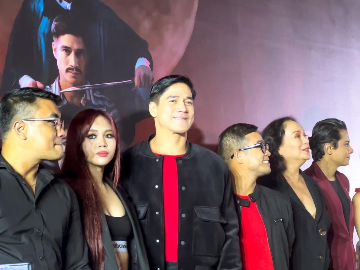 TheMallofAsia's tweet photo. #MOAExclusive: The cast of #MallariTheMovie welcomes fans and mall-goers to the biggest and scariest cinematic experience 🖤

Piolo Pascual, Janella Salvador, Gloria Diaz, JC Santos, and more joins fans for a special trailer preview of the upcoming #MMFF2023 Entry. https://t.co/v2JWpCKwKR