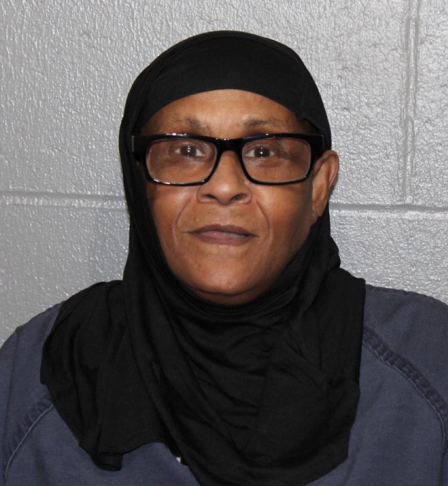 amuse's tweet photo. CRIME PAYS: Narshanell Johnson stole $200,000 in from Minnesota’s public assistance fund. She was sentenced to 3 months probation and $5,000 in restitution. $195,000 net profit! 
h/t @CrimeWatchMpls https://t.co/1fXcbxTt1U