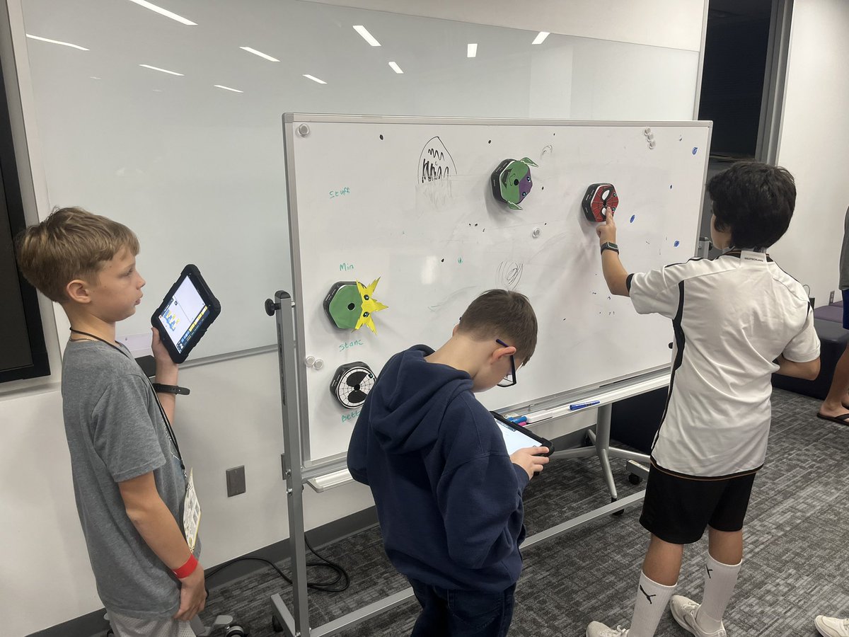 Mrs_T_theIT's tweet photo. Having a blast tonight at Hackathon! @MissAndrew_FCE @PrecusGlover @MoliverMediaSp #HumbleISDCodes #rootrobot #ILoveMyJob https://t.co/epWIYknOPR