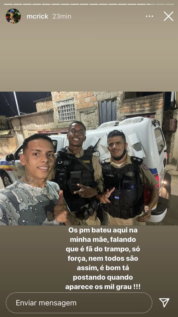 tem foto baforando ne ? kk manda ai novinha